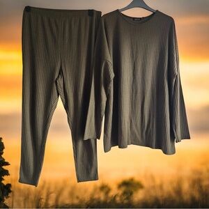 Ribbed Lounge Set in Olive